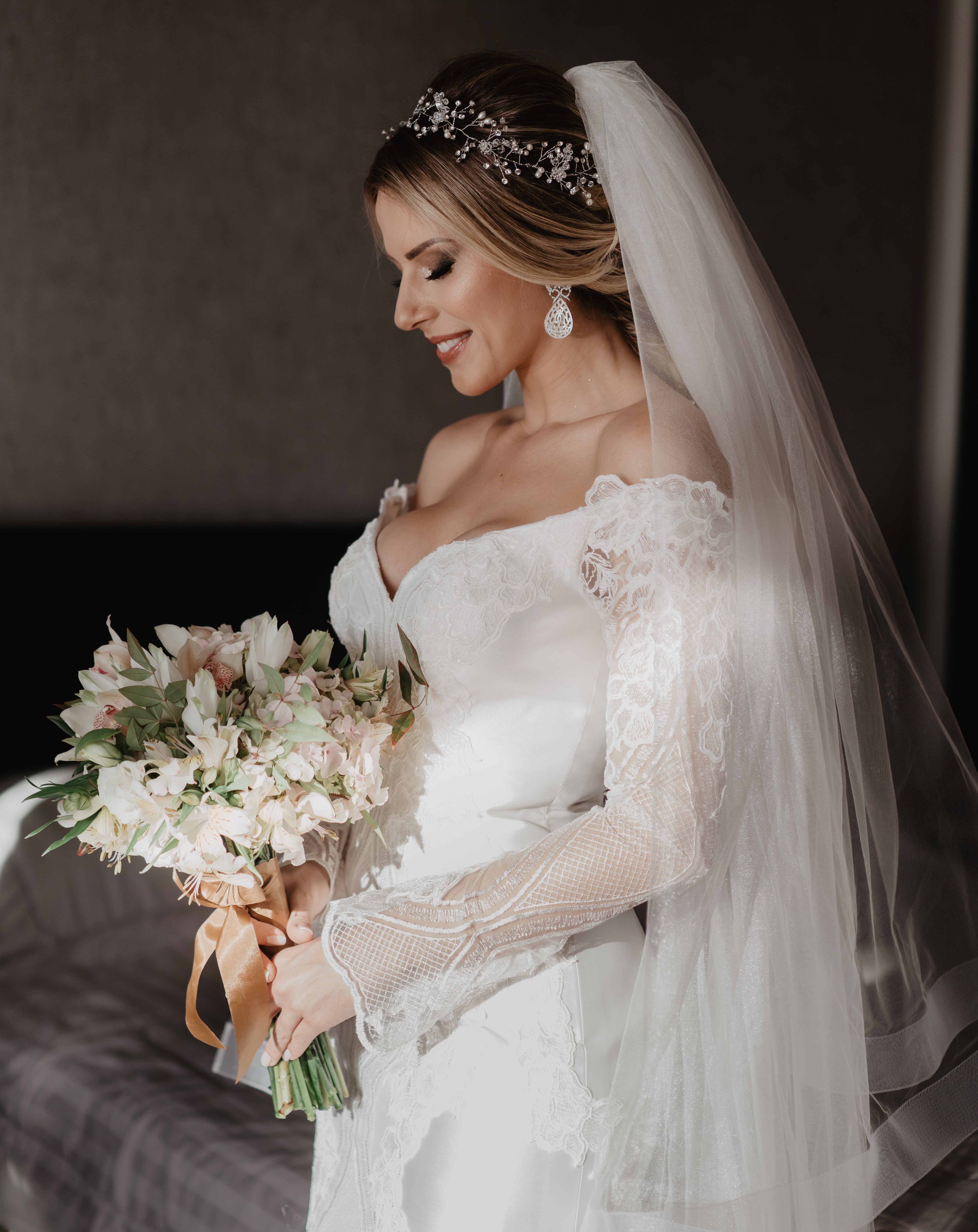 Vestido de noiva com buquet